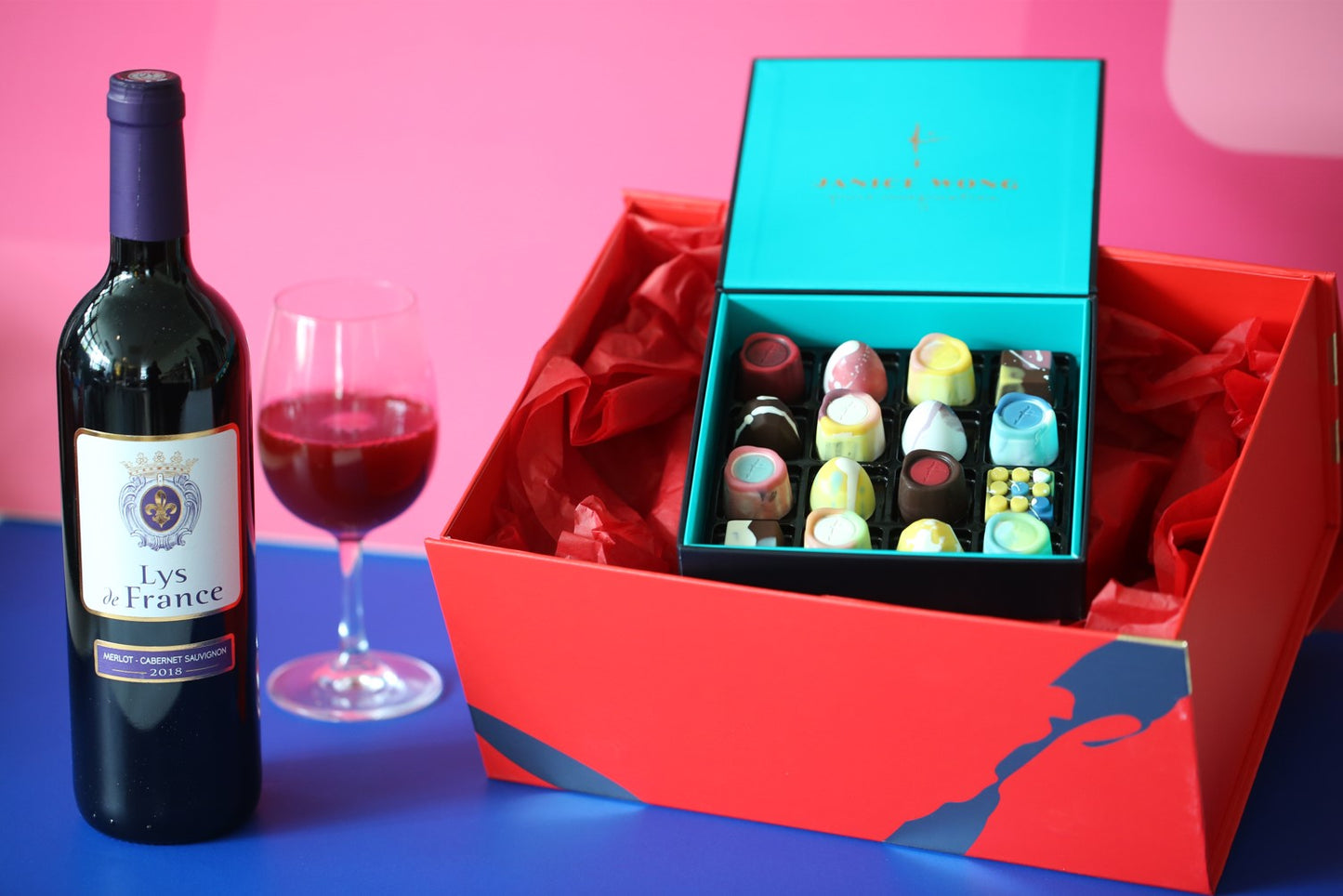 Chocolate & Lys de France Bordeaux 2018 Wine Set