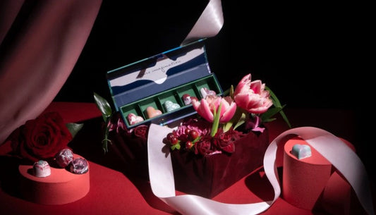 Romance Valentine's Day Flower and Chocolate Box of 5
