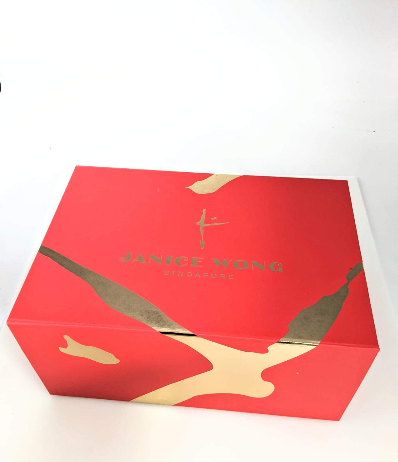 Medium Red Hamper