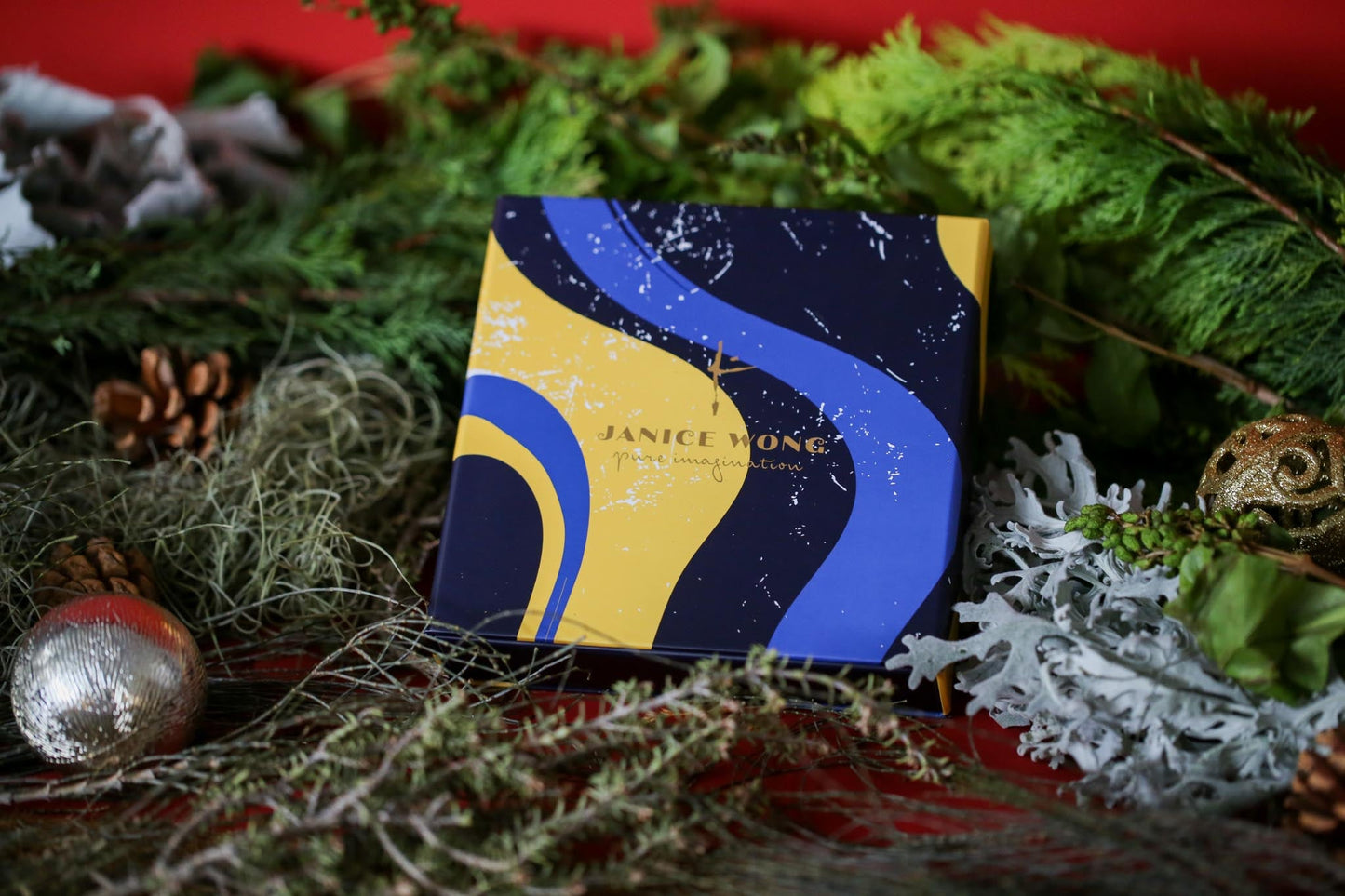 Box of 16 Christmas Edition